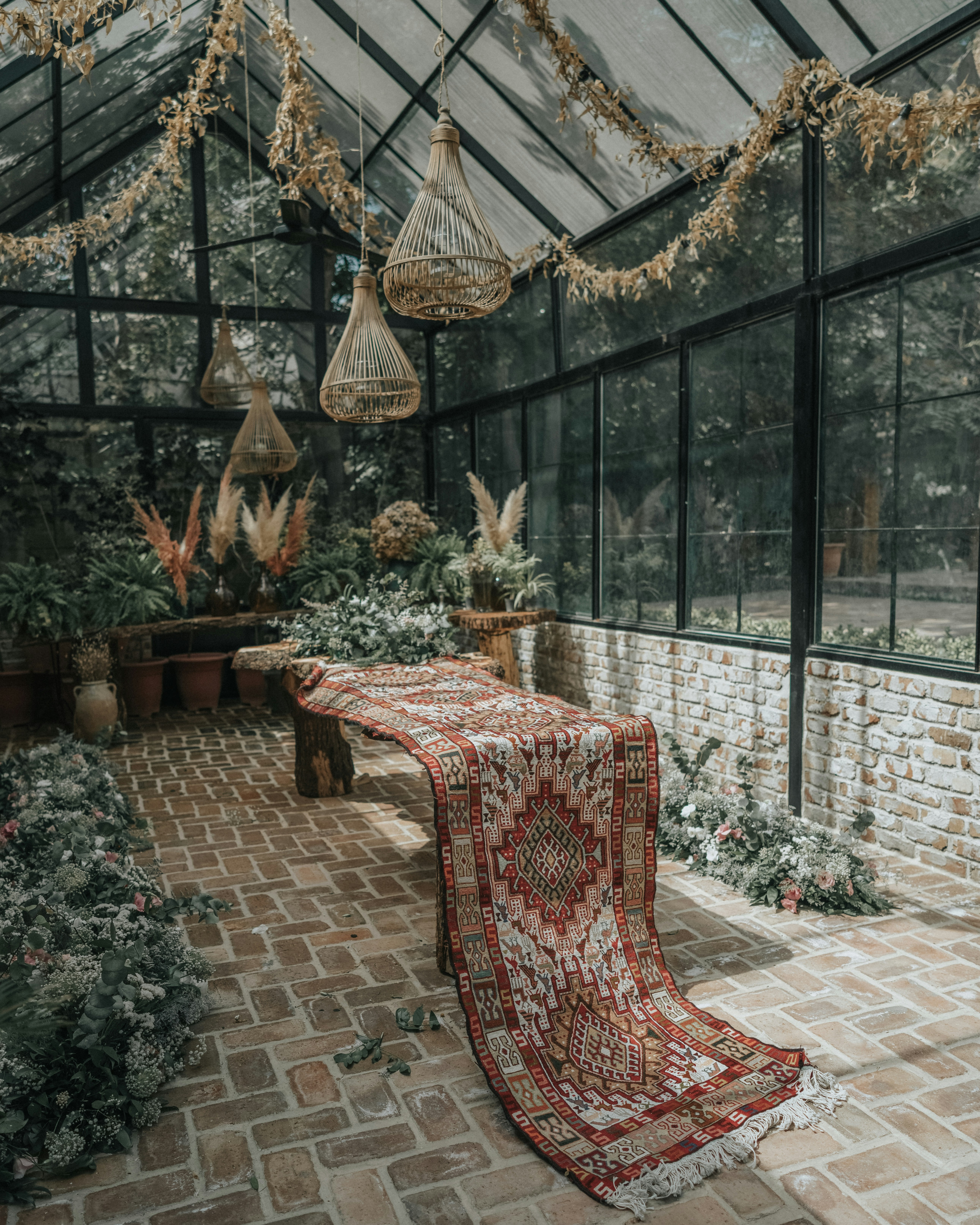 UNS hand-knotted rugs — crafted in Pakistan